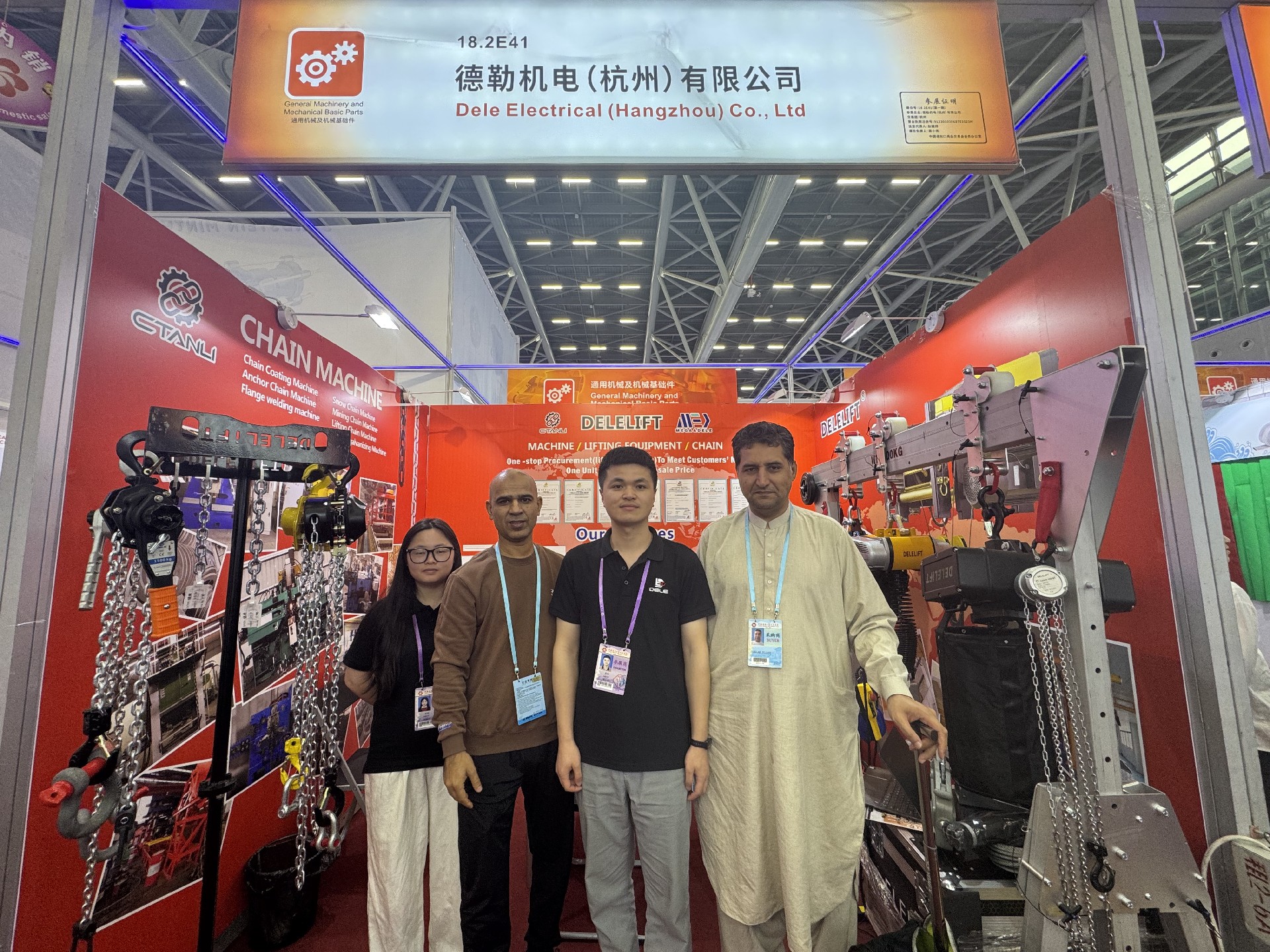 Craftsmanship sets sail, intelligence creates the future. DeLe Electrical Hangzhou Co., Ltd. made a grand appearance at the 137th China Import and Export Fair
