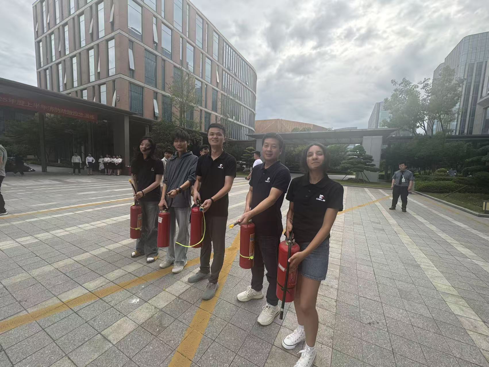 Carry out the 2025 fire emergency drill to strengthen the safety defense line